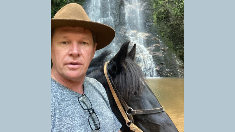 A trajetória dos cavalos ao lado do homem, da vida selvagem à convivência diária, ganha destaque na visão de Altevir Seidel.