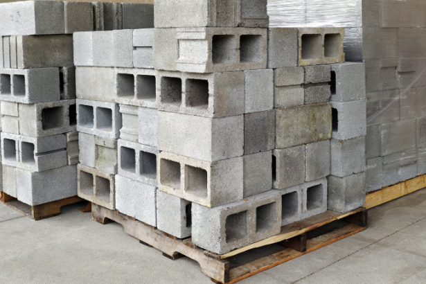 Valderci Malagosini Machado destaca como os blocos de concreto de alta resistência impulsionam a expansão urbana no Brasil.