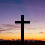 Jose Eduardo De Oliveira e Silva explica a Missa como sacrifício e comunhão, revelando a presença que salva, forma e envia os fiéis.