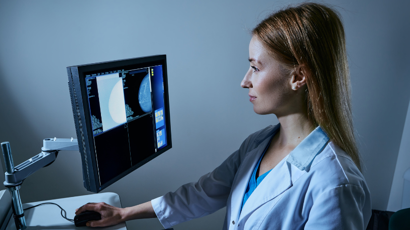 Entenda como os critérios técnicos no rastreamento mamográfico, com a análise de Vinicius Tadeu Sattin Rodrigues, fazem toda a diferença no diagnóstico precoce.