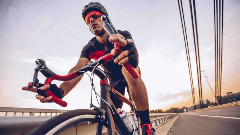 Descubra com Márcio Velho da Silva os benefícios do ciclismo speed para o corpo e a mente em equilíbrio.