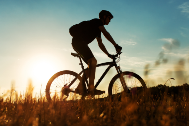 Márcio Velho da Silva mostra como o ciclismo speed pode revolucionar sua saúde física e mental.