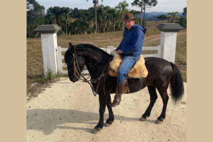 Altevir Seidel apresenta a fascinante evolução dos cavalos: de animais selvagens a parceiros indispensáveis da humanidade.