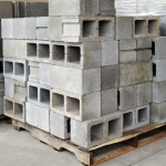 Valderci Malagosini Machado destaca como os blocos de concreto de alta resistência impulsionam a expansão urbana no Brasil.