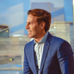 Ian dos Anjos Cunha mostra como líderes modernos transformam comando em convite, construindo influência sem autoritarismo.