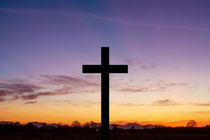 Jose Eduardo De Oliveira e Silva explica a Missa como sacrifício e comunhão, revelando a presença que salva, forma e envia os fiéis.