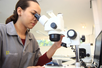 ReciclaBR explica o processo de reciclagem do alumínio e seus lucros ecológicos.