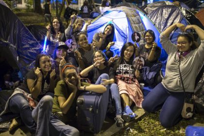 Fãs de BTS suspendem pernoite em fila após orientação de bilheteria em São Paulo